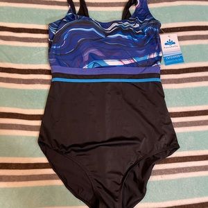 NWT! Plus size swimsuit chlorine resistant